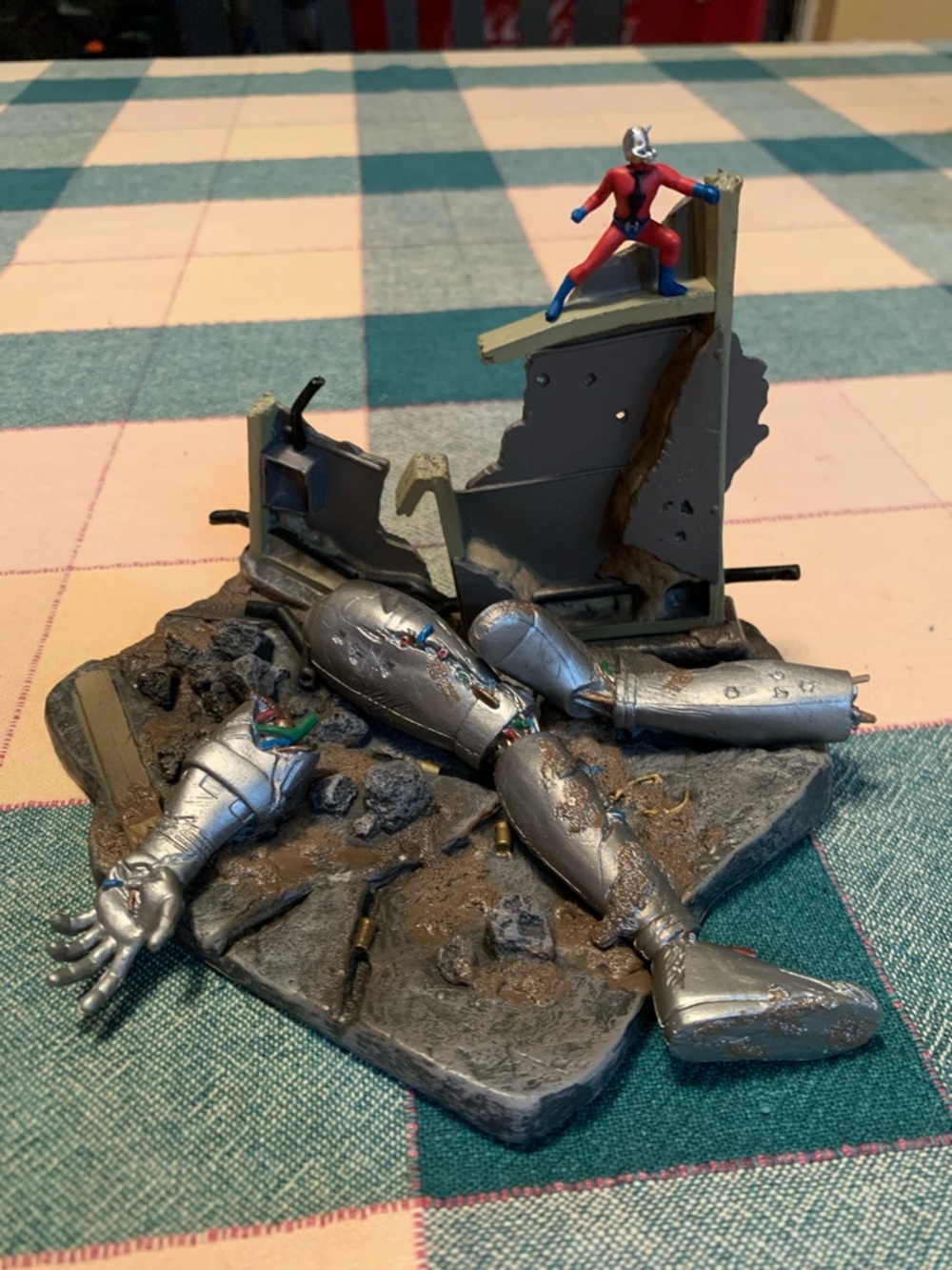Marvel Ant-Man Red and Blue Figure with Silver Battle-Diorama Playset